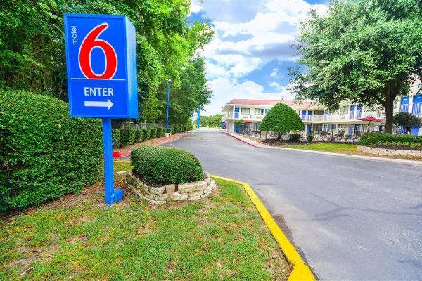 MOTEL 6 HUNTSVILLE TX (Huntsville)